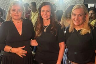 doutora-angela-prestigia,-ao-lado-de-senadora-dorinha-e-da-prefeita-nelida-vasconcelos,-os-30-anos-de-emancipacao-de-barra-do-ouro