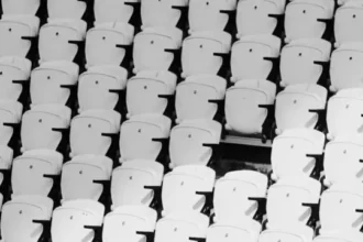 apos-caso-de-racismo-no-derbi,-corinthians-retira-assento-de-estadio