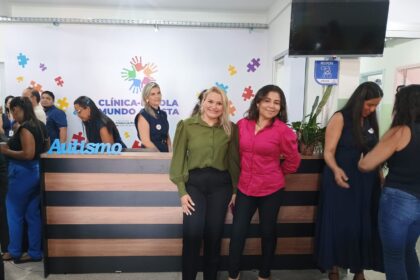 alessandra-pereira-participa-da-reinauguracao-da-clinica-escola-mundo-autista-em-araguaina