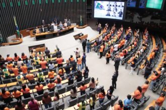 defesa-do-fim-da-escala-6×1-marca-sessao-da-camara-em-comemoracao-do-dia-do-trabalho