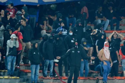 conmebol-cancela-medellin-x-flamengo-apos-tumulto-e-tentativas-de-invasoes