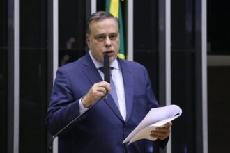 comissao-aprova-proposta-para-regular-relacao-entre-carros-e-bicicletas-no-transito