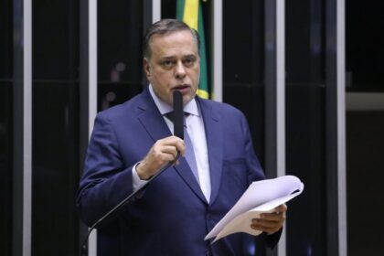 comissao-aprova-proposta-para-regular-relacao-entre-carros-e-bicicletas-no-transito