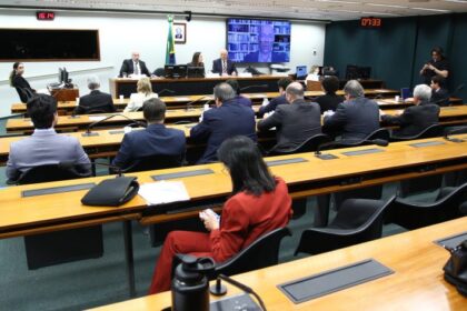 setor-empresarial-pede-reducao-de-encargos-trabalhistas-e-critica-fim-da-escala-6×1