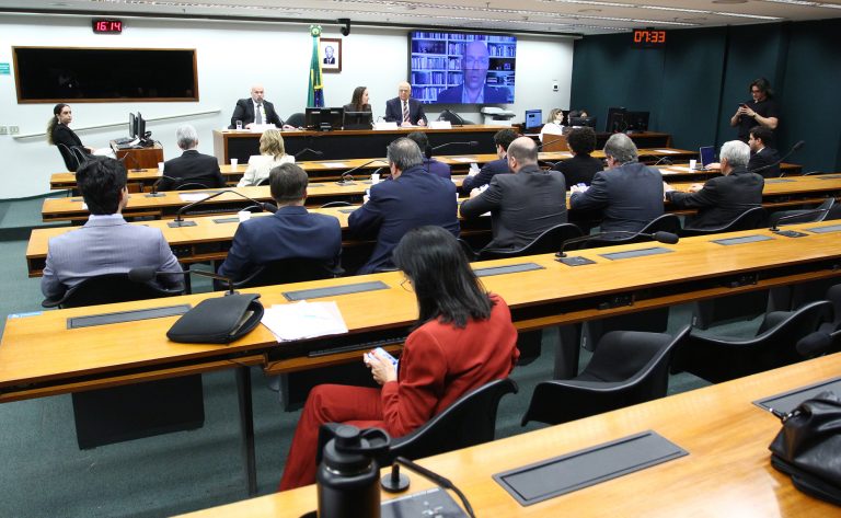 setor-empresarial-pede-reducao-de-encargos-trabalhistas-e-critica-fim-da-escala-6×1