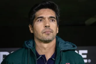 conmebol-abre-investigacao-contra-abel-ferreira-por-‘caso-do-dedo-do-meio’