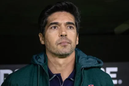 conmebol-abre-investigacao-contra-abel-ferreira-por-‘caso-do-dedo-do-meio’