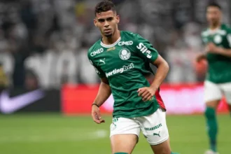 arthur-sofre-edema,-e-palmeiras-segue-com-problemas-na-lateral