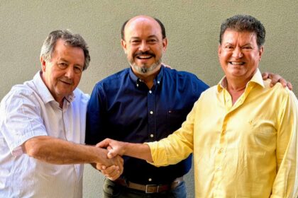 prefeito-jarbas-ribeiro-declara-apoio-as-pre-candidaturas-de-sandoval-cardoso-e-vilmar;-grupo-politico-fortalece-aliancas-em-araguacu