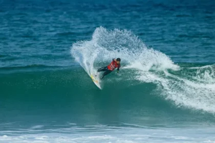filipe-toledo-surfa-ao-lado-de-golfinhos-em-gold-coast:-‘coisas-que-so-o-surfe-proporciona’