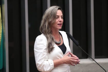 comissao-aprova-ampliacao-do-acesso-de-professores-a-livros-de-sua-area-de-atuacao