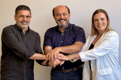 em-pre-campanha-a-camara,-sandoval-fecha-dobradinha-com-claudia-lelis-e-soma-novos-apoios-em-palmas-e-praia-norte