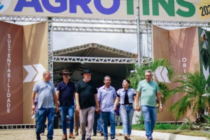 mauro-carlesse-visita-a-agrotins-2026-e-lembra-recorde-historico-de-r$-2,5-bilhoes-em-negocios-durante-sua-gestao