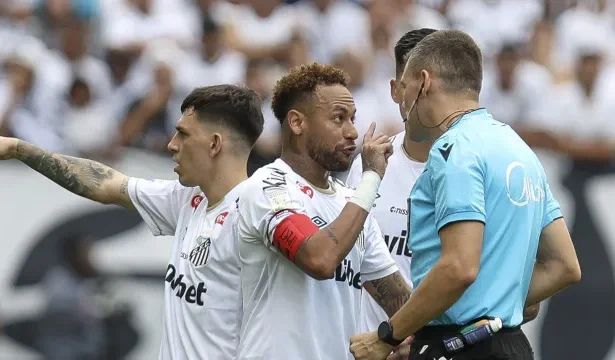 neymar-deixa-jogo-apos-erro-da-arbitragem-e-santos-e-atropelado-pelo-coxa