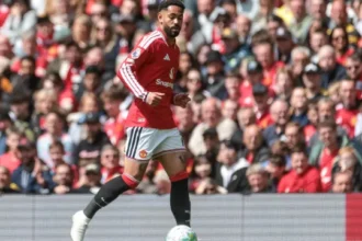 com-gol-de-matheus-cunha-e-homenagens-a-casemiro,-united-vence-pelo-ingles