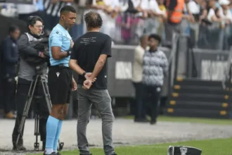 cuca-explica-polemica-com-neymar-e-assume:-‘derrota-nao-e-culpa-do-arbitro’