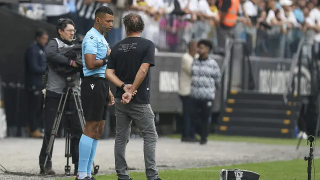 cuca-explica-polemica-com-neymar-e-assume:-‘derrota-nao-e-culpa-do-arbitro’