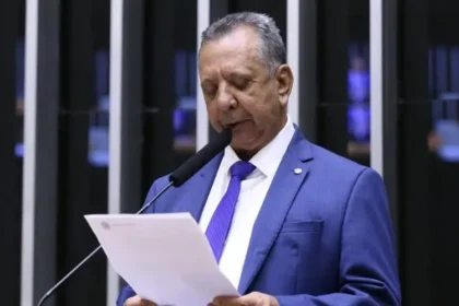 antonio-andrade-diz-que-assinatura-a-emenda-que-abre-brecha-para-jornada-de-52-horas-foi-para-ampliar-a-discussao:-“na-votacao-do-merito-poderao-julgar-meu-posicionamento”