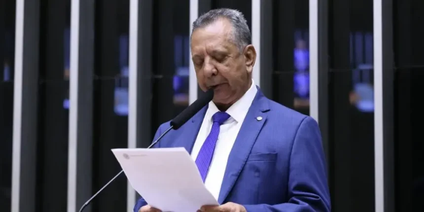 antonio-andrade-diz-que-assinatura-a-emenda-que-abre-brecha-para-jornada-de-52-horas-foi-para-ampliar-a-discussao:-“na-votacao-do-merito-poderao-julgar-meu-posicionamento”