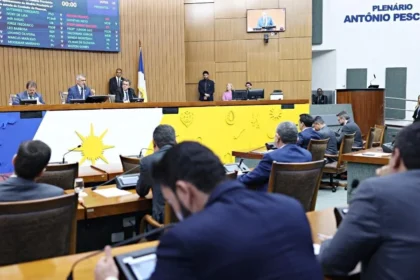 com-atuacao-do-sintet,-aleto-mantem-veto-das-gratificacoes-do-profe-aos-contratados-e-garante-pagamento-aos-efetivos;-caso-expoe-atrito-entre-sindicato-e-geo
