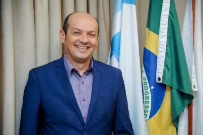 com-nomeacao-no-hospital-de-augustinopolis,-julio-oliveira-formaliza-ingresso-no-grupo-palaciano;-ex-prefeito-era-ligado-a-amelio