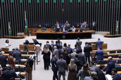 camara-analisa-projeto-que-submete-ao-ministerio-da-agricultura-normas-sobre-especies-animais-e-vegetais;-acompanhe