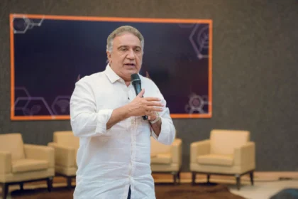 apos-interdicao-de-ponte-em-pedro-afonso,-laurez-moreira-cobra-plano-de-acao-do-governo-e-critica-postura-de-wanderlei:-“desconectado-da-realidade”