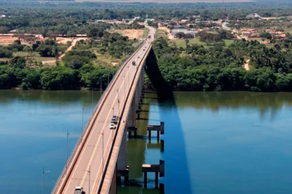 interdicao-de-ponte-na-br-235-afeta-escoamento-de-graos;-mais-de-100-carretas-utilizam-travessia-em-pedro-afonso