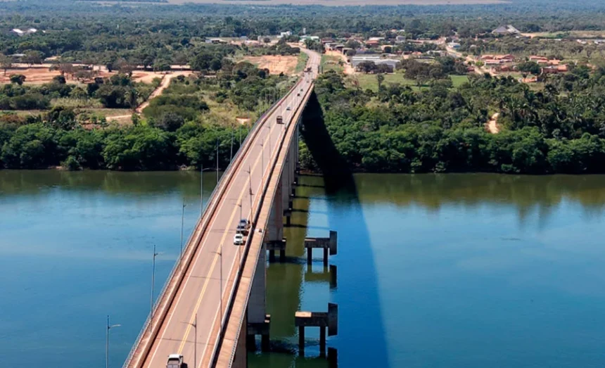 interdicao-de-ponte-na-br-235-afeta-escoamento-de-graos;-mais-de-100-carretas-utilizam-travessia-em-pedro-afonso
