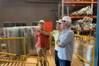 vereador-carlos-amastha-visita-empresa-do-setor-de-aco-e-destaca-geracao-de-empregos-em-palmas