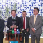 presidente-da-camara-anuncia-transicao-de-um-ano-para-jornada-de-40-horas;-texto-deve-ir-ao-plenario-nesta-quarta