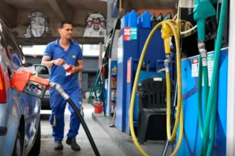 governo-fixa-subvencao-a-gasolina-em-r$-0,44-por-litro;-valor-sera-pago-por-dois-meses-a-produtores-e-importadores