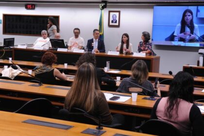 especialistas-e-vitimas-de-enchentes-defendem-apoio-psicologico-para-vitimas-de-desastres-climaticos