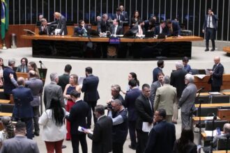 plenario-analisa-neste-momento-pec-que-acaba-com-escala-6×1;-acompanhe