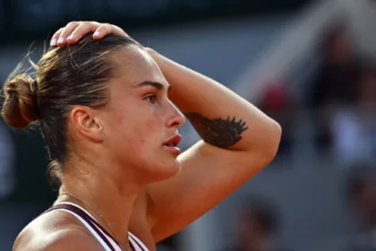 sabalenka-perde-de-virada,-e-eliminada-e-segue-sem-titulo-de-roland-garros