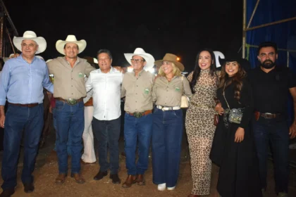 em-paraiso-do-tocantins,-osires-damaso-prestigia-abertura-do-rodeio-da-29a-expobrasil:-“festa-que-fortalece-nossa-economia”