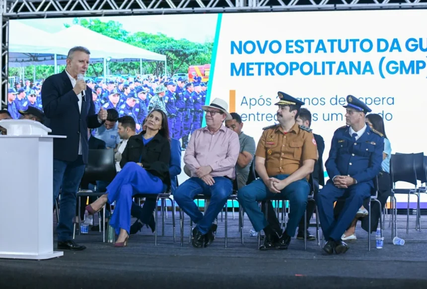 ao-sancionar-pccs-da-guarda-metropolitana,-eduardo-siqueira-relembra-criacao:-“marcam-uma-trajetoria”