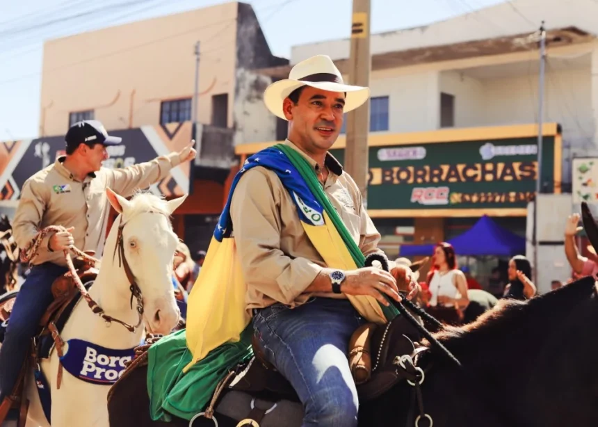 pre-candidato-a-governo,-vicentinho-junior-exalta-forca-economica-de-araguaina-ao-participar-de-cavalgada