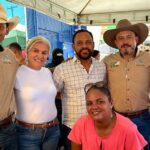 pre-candidata-a-deputada-estadual-dra.-angela-da-facit-participa-da-cavalgada-de-araguaina-ao-lado-de-sandoval-cardoso,-pre-candidato-a-deputado-federal