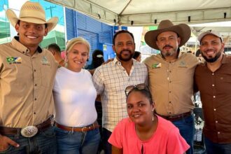 pre-candidata-a-deputada-estadual-dra.-angela-da-facit-participa-da-cavalgada-de-araguaina-ao-lado-de-sandoval-cardoso,-pre-candidato-a-deputado-federal