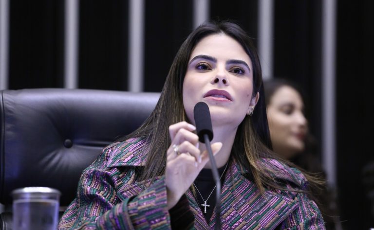 projeto-garante-passagem-gratuita-no-transporte-publico-para-estudantes-de-baixa-renda 