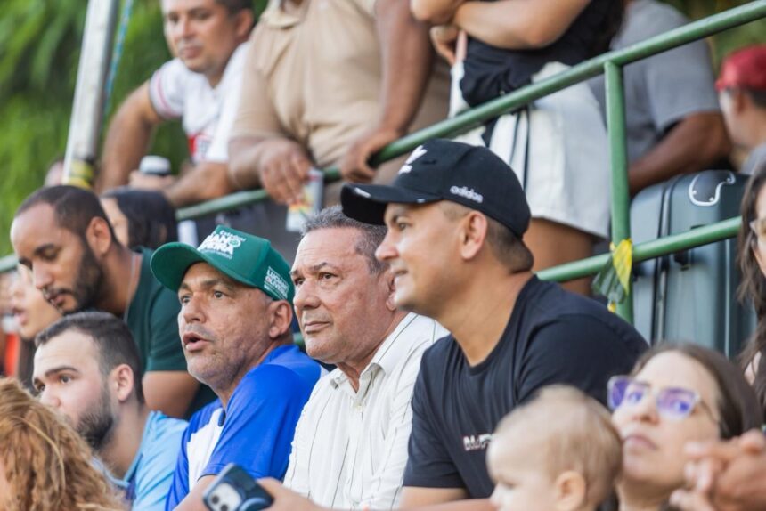 no-bico-do-papagaio,-vanderlei-luxemburgo-prestigia-semifinal-regional-e-consolida-presenca-no-norte-do-tocantins
