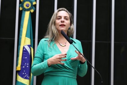 comissao-aprova-divulgacao-da-educacao-de-jovens-e-adultos-em-contas-de-luz-e-agua