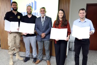 aleto-empossa-novos-concursados-e-anuncia-nova-convocacao
