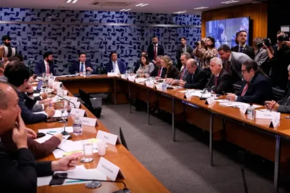para-destravar-teto-do-mei,-regulacao-da-ia-e-criminalizacao-da-misoginia,-governo-federal-retira-urgencia-do-fim-da-escala-6×1-na-camara