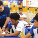nova-lei-fixa-piso-do-magisterio-em-r$-5,1-mil-para-2026-e-altera-regras-de-reajuste