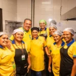 vanderlei-luxemburgo-assiste-segundo-jogo-do-brasil-na-copa-ao-lado-da-populacao-de-paraiso-do-tocantins