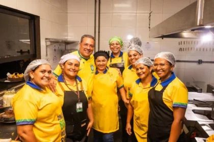 vanderlei-luxemburgo-assiste-segundo-jogo-do-brasil-na-copa-ao-lado-da-populacao-de-paraiso-do-tocantins