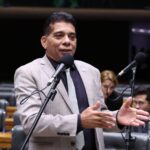 comissao-aprova-projeto-que-regulamenta-praticas-de-humor-terapeutico-no-sus