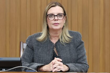 claudia-lelis-propoe-vacinacao-gratuita-contra-herpes-zoster-para-pessoas-acima-de-50-anos